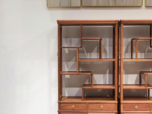 红桥红  家具严选  缅甸花梨（大果紫檀）  【188双抽屉带柜门 圆腿玻璃展示柜】 商品图1