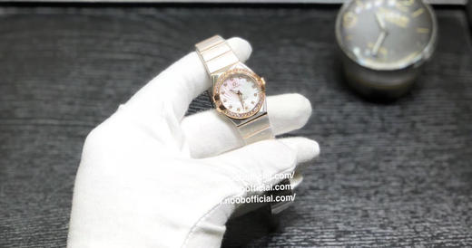 8848F厂岀品欧米茄星座系列，24毫米 搭载原版欧米茄1376专用机芯优势1，真钻一级贝母字面2，表带工艺还原专柜，更舒适，工艺目前为止独家3，表带18K金盾牌，还原专柜，比市场更逼真，四个角无缝 商品图7