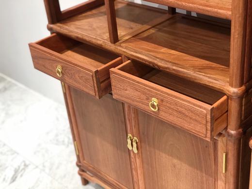 红桥红  家具严选  缅甸花梨（大果紫檀）  【188双抽屉带柜门 圆腿玻璃展示柜】 商品图3