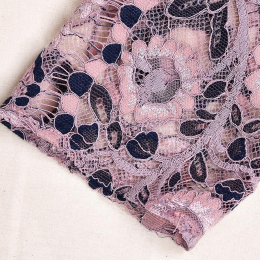 圣三利女装 新款法式优雅双色蕾丝镂空收腰散摆连衣裙SL2027139 商品图2