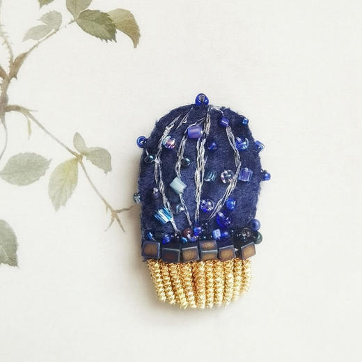 云端刺绣仙人掌刺绣胸针