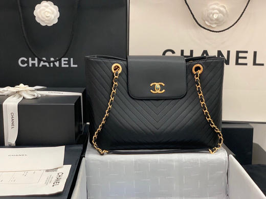 秋冬特价💰1290 原单香奈儿 CHANEL 尺寸：32X22X13CM 2020年秋冬新款92905 V字购物袋，原版牛皮制作 商品图0
