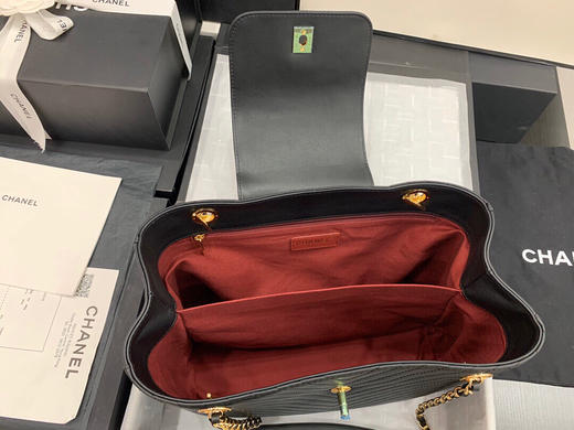 秋冬特价💰1290 原单香奈儿 CHANEL 尺寸：32X22X13CM 2020年秋冬新款92905 V字购物袋，原版牛皮制作 商品图7