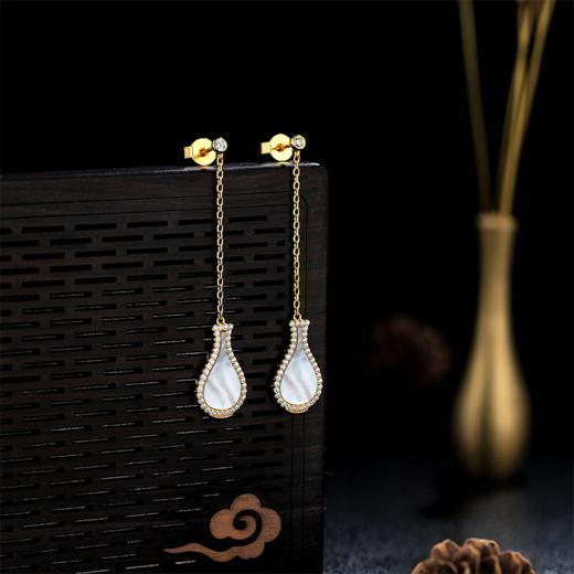 【采购专享】宫里的世界 岁岁平安银镀金贝母镶嵌 耳钉 商品图0