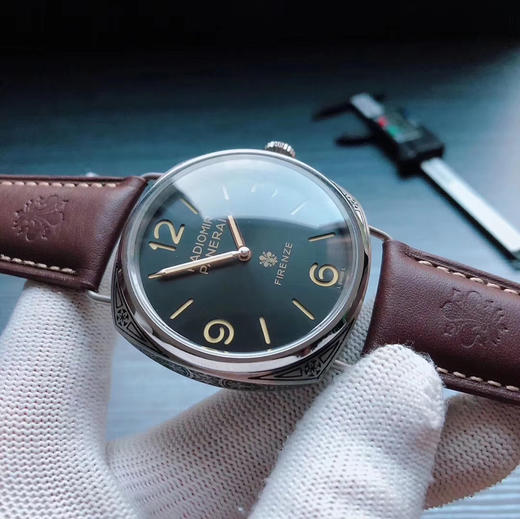 N出品：noobmaker新神器-高版本佛罗伦萨限量版PAM00672震撼登场引领潮流，精工细琢，雕花工艺全新升级，整表采用316精钢雕刻，纹路圆润清晰，极具历史感与复古色彩！ 商品图12