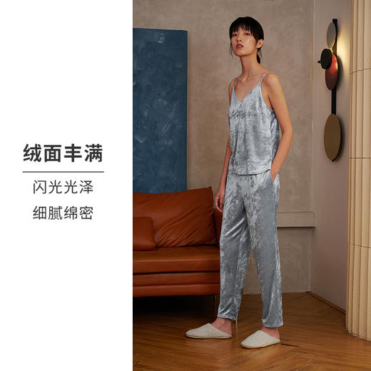 HSIA遐 吊带睡衣套装女高品质天鹅绒性感V领时尚可外穿春秋家居服 商品图4