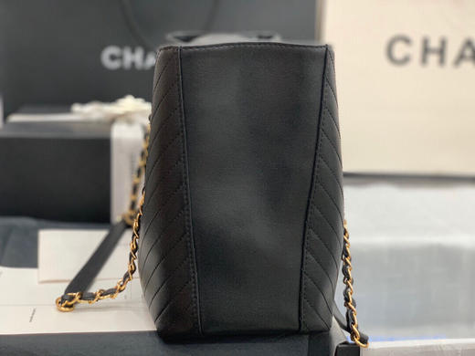 秋冬特价💰1290 原单香奈儿 CHANEL 尺寸：32X22X13CM 2020年秋冬新款92905 V字购物袋，原版牛皮制作 商品图4