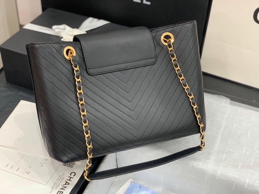 秋冬特价💰1290 原单香奈儿 CHANEL 尺寸：32X22X13CM 2020年秋冬新款92905 V字购物袋，原版牛皮制作 商品图3