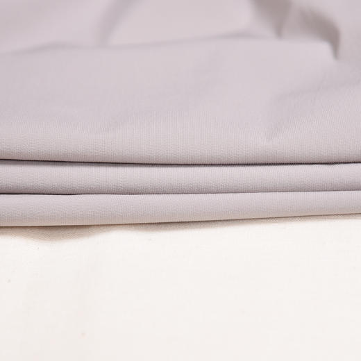 圣三利女装 新品优雅轻薄款收腰散摆纯色风衣SL2031117 商品图5