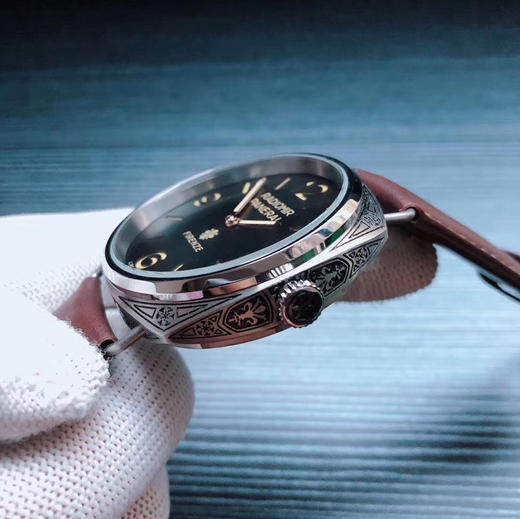 N出品：noobmaker新神器-高版本佛罗伦萨限量版PAM00672震撼登场引领潮流，精工细琢，雕花工艺全新升级，整表采用316精钢雕刻，纹路圆润清晰，极具历史感与复古色彩！ 商品图9