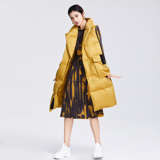 圣三利女装 新款时尚休闲翻领中长款纯色羽绒马甲SL1941499 商品图3