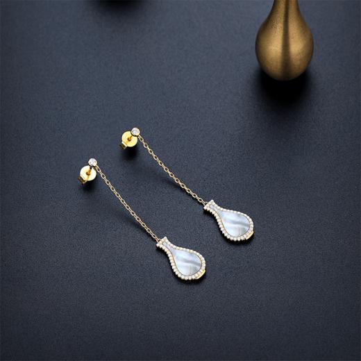 【采购专享】宫里的世界 岁岁平安银镀金贝母镶嵌 耳钉 商品图2