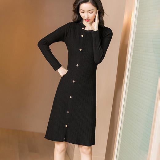 气质百搭黑色修身显瘦纽扣饰针织连衣裙女