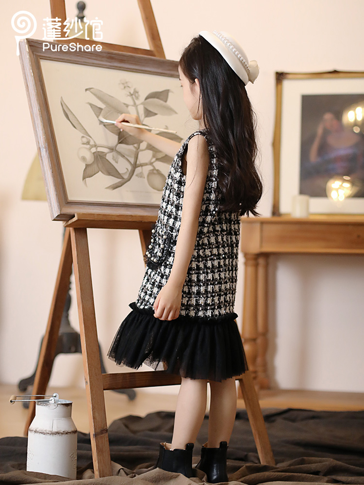 预售款~pureshare 女童连衣裙套装新款秋冬小香风气质可爱宝宝裙子-画板上的女孩