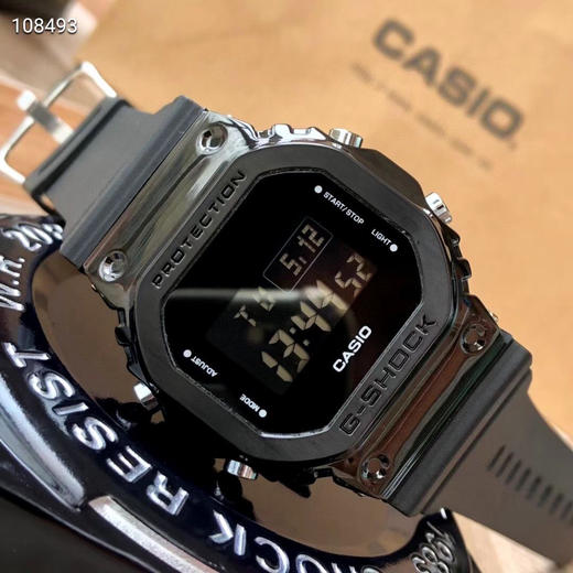 卡西欧全新gm-5600及gm-5600b型号均以树脂及g-shock标志方形表面5600