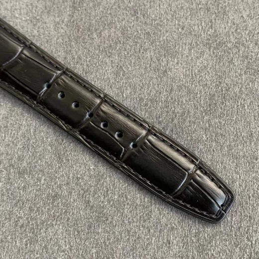 ZF万国葡萄牙系列万年历腕表，集时分针、日期、星期、月份和动显于一身。正所谓功能卓越，大器晚成，有请各路表友品鉴支持。
【表壳】腕表尺寸44mmX15mm 商品图6