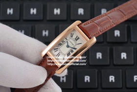 GS卡地亚热门大作——优雅的美式坦克WSTA0016腕表曼妙登场！苗条多姿的外形，简约秀丽的设计，是现代女性的不二之选