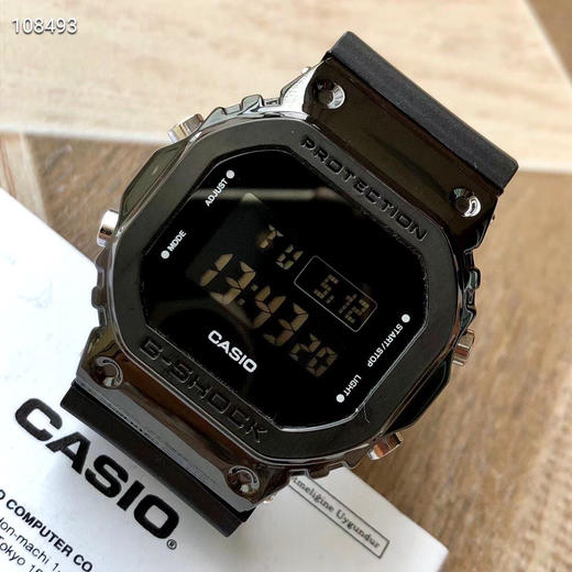 卡西欧全新gm-5600及gm-5600b型号均以树脂及g-shock标志方形表面5600