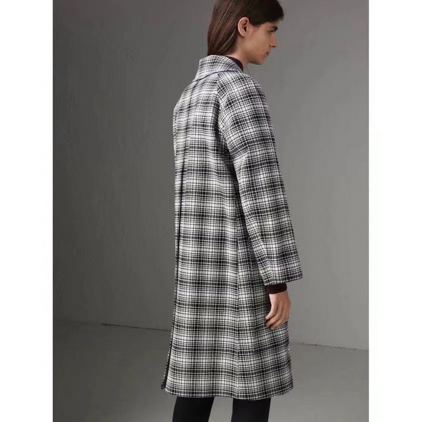 burberry巴宝莉女款经典款格子大衣