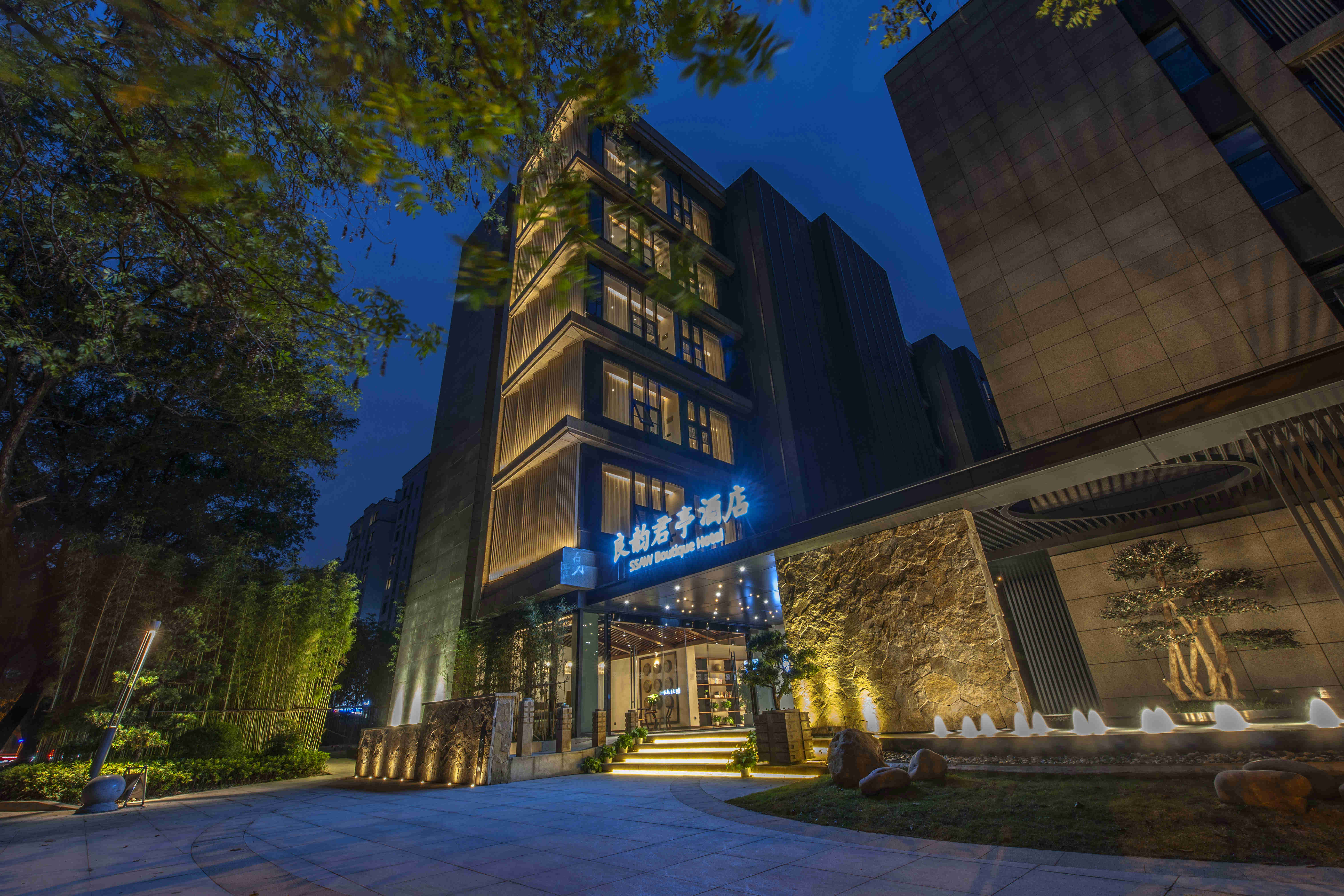 ★周末不加价★￥899起/3间夜 宿【杭州良渚良韵君亭酒店】走进慢生活桃花源！豪华房+双人早餐！另有单晚含下午茶套餐可选~有效期至2026年6月30日