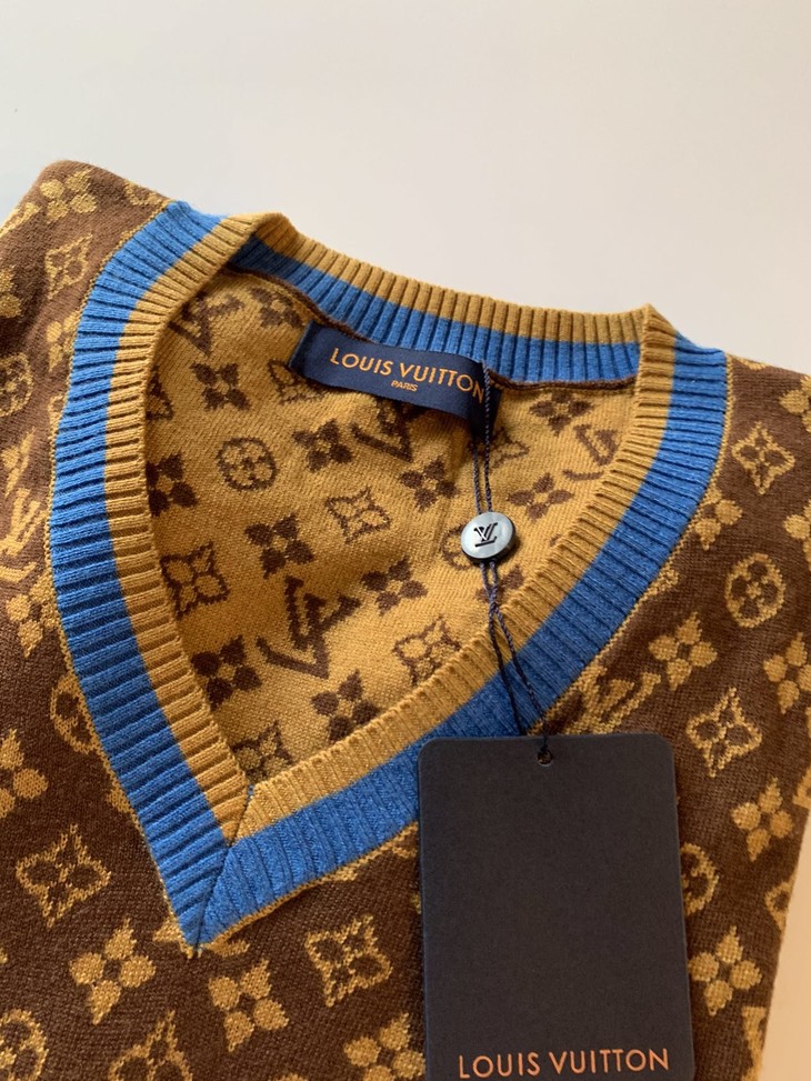 大牌来了lv秋冬系列复古老花logov领毛衣太好看了