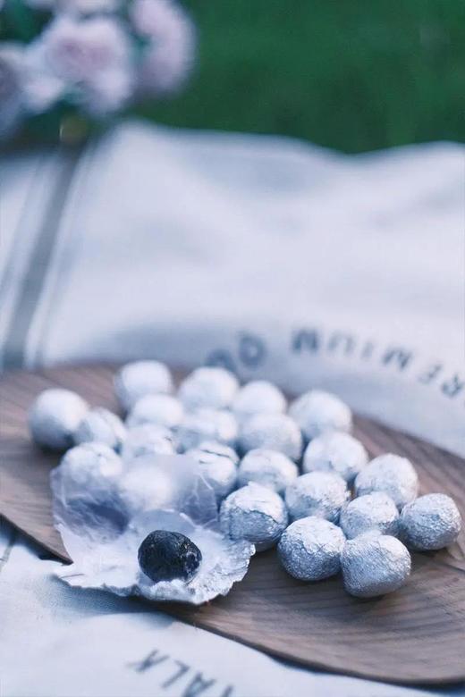 【真正九蒸九晒黑芝麻丸】九蒸九晒黑芝麻丸，每天4颗 滋养身心 ，纯手工制丸 无添加 滋补肾气，生发乌发 200g/罐，一罐21颗左右，一个月是6罐的量 商品图7