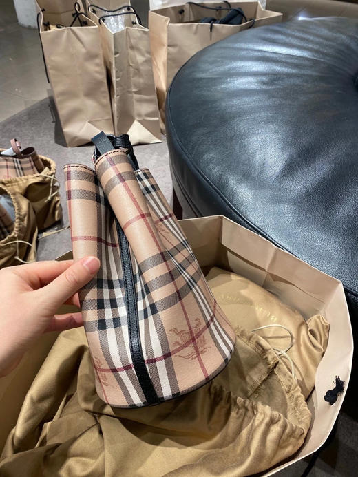 burberry bbr巴宝莉水桶包 黑色