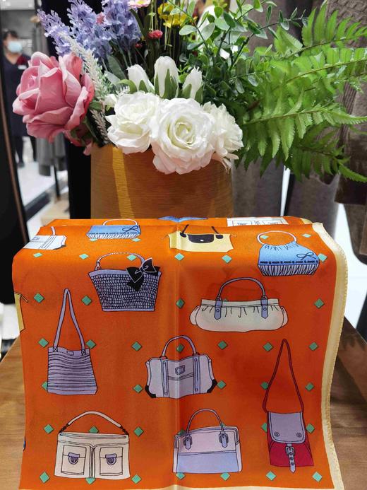 2楼紫兰桑蚕丝52*52cm小方巾 商品图0