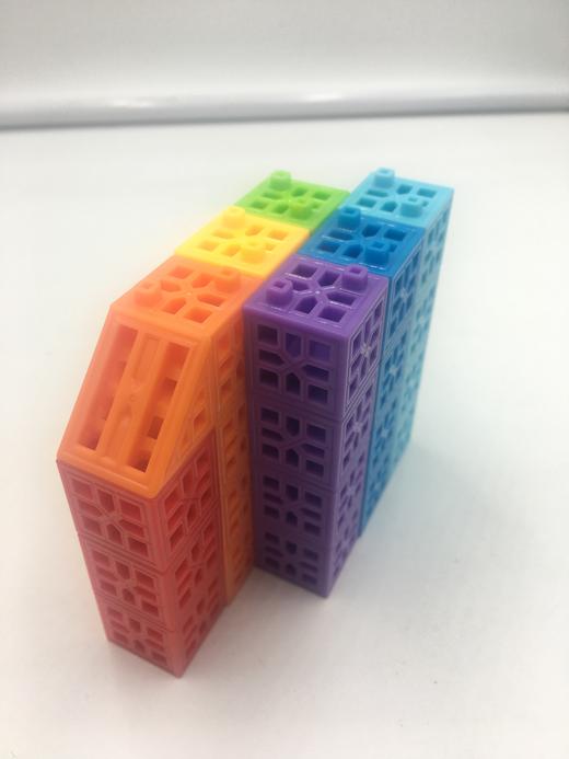 Think Joy 小积木大数学：立体王国大冒险（10堂数学思维课） 商品图3