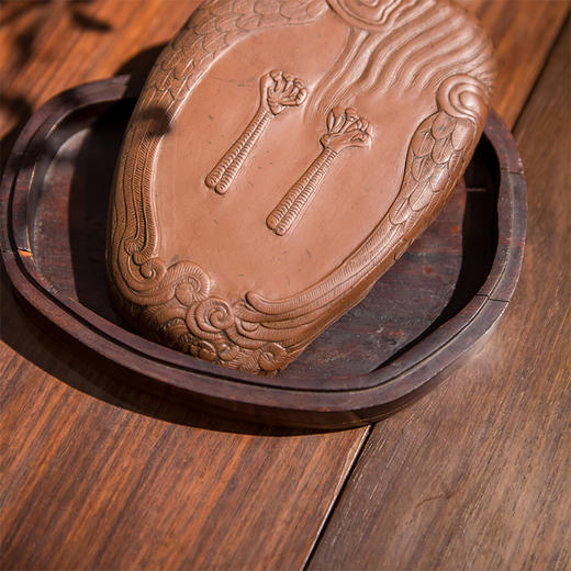 清乾隆 朱砂红青鸾衔桃澄泥砚