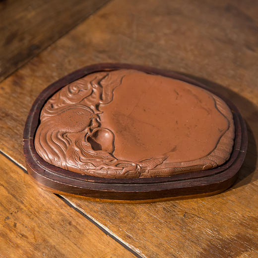 清乾隆 朱砂红青鸾衔桃澄泥砚