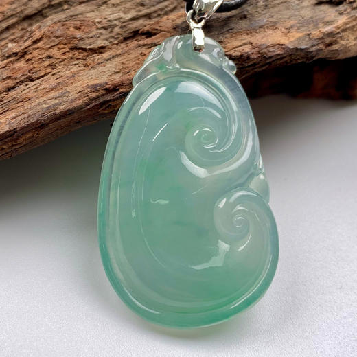 派瑞翡翠 翡翠挂件 糯种 淡绿色 商品图1