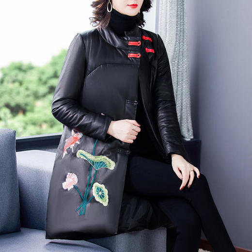 DDS-仿绵羊皮绣花宽松仿皮衣棉服外套 商品图2