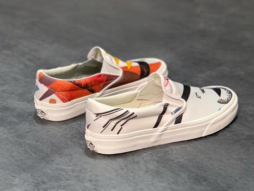 Vans Slip-On x Moma 联名款 世界名画瓦西里·康定斯基画作(橘) 此次联名鞋款以世界名画瓦西里·康定斯基画作(橘)作为原型创作 简直艺术品！ 商品图1