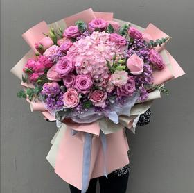 怡人芬芳      粉色绣球  ，紫玫瑰11朵.粉玫瑰8朵，桔梗，尤加利，满天星搭配（3027）