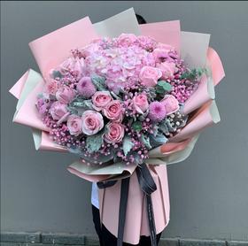 爱的音符       粉色绣球一个，19朵戴安娜玫瑰，2个粉色乒乓菊，尤加利，满天星搭配（3028）