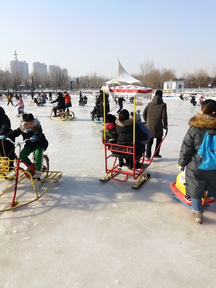 已停业【包头乐园-雪场】联系17684722088购买→南门进入,雪场售票处