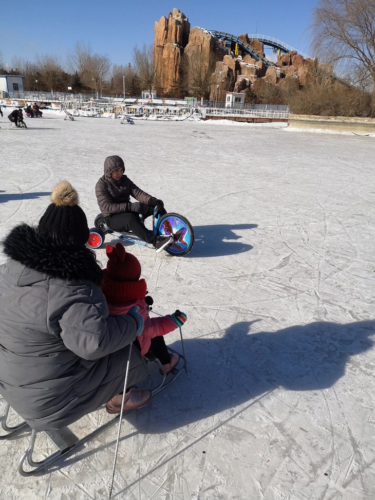 已停业【包头乐园-雪场】联系17684722088购买→南门进入,雪场售票处