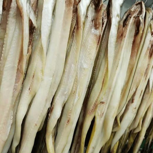 鳝鱼干晒好了，大连湾50多年的老渔民亲自晾晒  正宗的野生七星鳗鱼 （400-500克一条） 阳光明媚的北风天气晾晒2天  鳝鱼越大越香 口感越好 煎着吃滋滋冒油，全国包邮，偏远除外。不接急单！！！ 商品图4