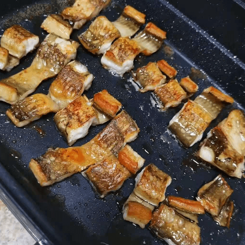 鳝鱼干晒好了，大连湾50多年的老渔民亲自晾晒  正宗的野生七星鳗鱼 （400-500克一条） 阳光明媚的北风天气晾晒2天  鳝鱼越大越香 口感越好 煎着吃滋滋冒油，全国包邮，偏远除外。不接急单！！！