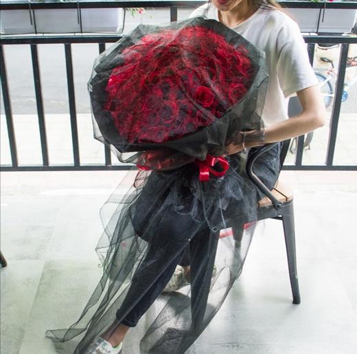 非你不可    99朵红玫瑰，黑纱搭配（3051） 商品图0