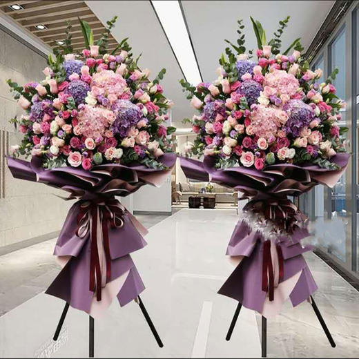 龙腾虎跃（1个）    绣球，玫瑰，百合，桔梗，尤加利，三教架花篮（3061） 商品图0