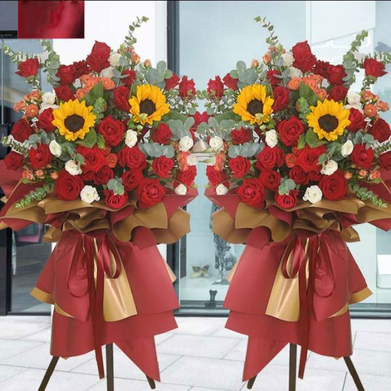 鸿运福星（单）   玫瑰，桔梗，尤加利，向日葵，三角架花篮（3069）