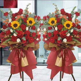 鸿运福星（单）   玫瑰，桔梗，尤加利，向日葵，三角架花篮（3069）