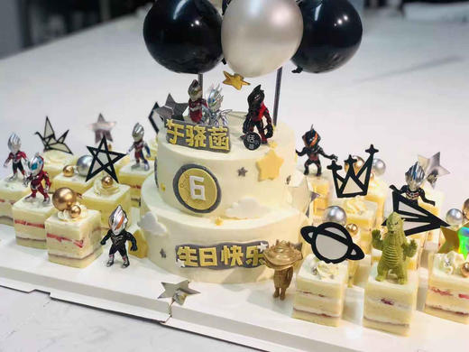 私人订制蛋糕组合，8+6双层主蛋糕加（切块或杯子蛋糕15个） 商品图2