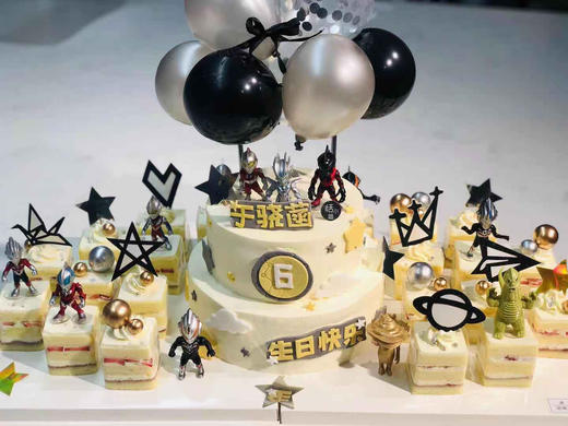 私人订制蛋糕组合，8+6双层主蛋糕加（切块或杯子蛋糕15个） 商品图0