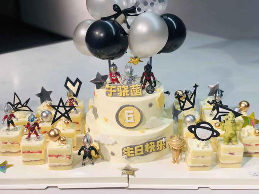 私人订制蛋糕组合，8+6双层主蛋糕加（切块或杯子蛋糕15个） 商品图3