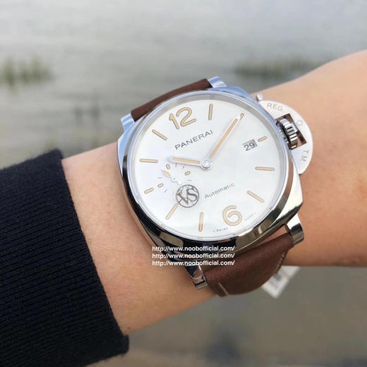 VS新品：沛呐海 Luminor Due 庐米诺杜尔-42毫米PAM1046 超级纤薄表壳 经典三文治米色表盘，上手舒适，不厚重男女均可佩戴！情侣腕表首选～ 商品图5