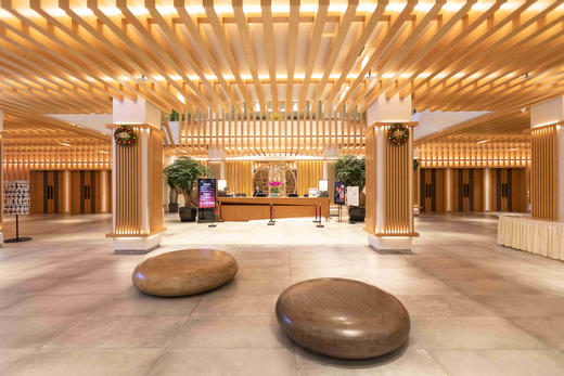 ★秋游季★ ¥599起 入住【安吉涵田度假村】半山朴宿房+早餐+山间竹韵温泉~背山面湖，林木之后藏茶园！另有半山温泉房/榻榻米庭院温泉房等多种房型可选~有效期至2025年12月31日 商品图3