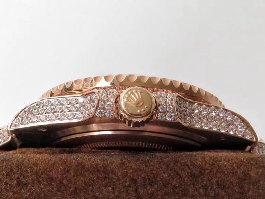 劳力士满天星腕表—格林尼治型II的密镶钻特别款—116769TBR-74779B
【表壳】腕表尺寸40mm。采用德国ding级904L蚝式钢所制 商品图6